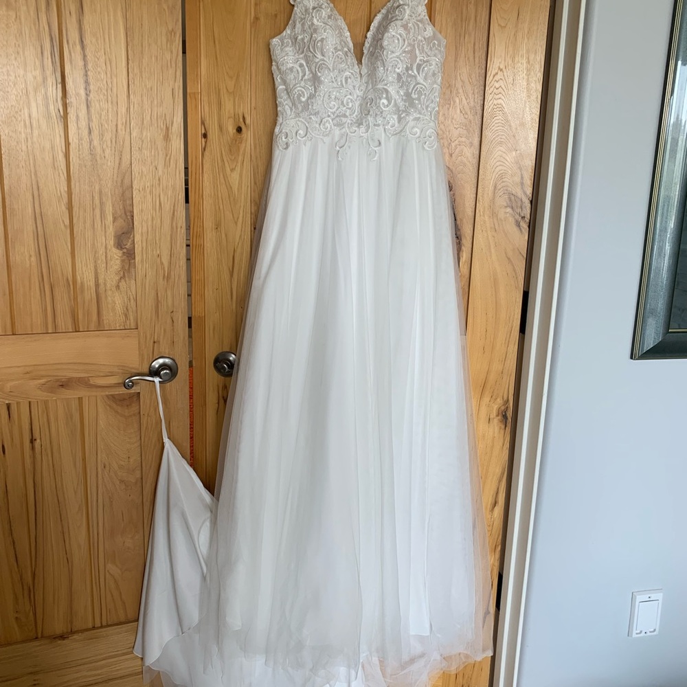Brand new size 12 wedding dress, never worn or altered